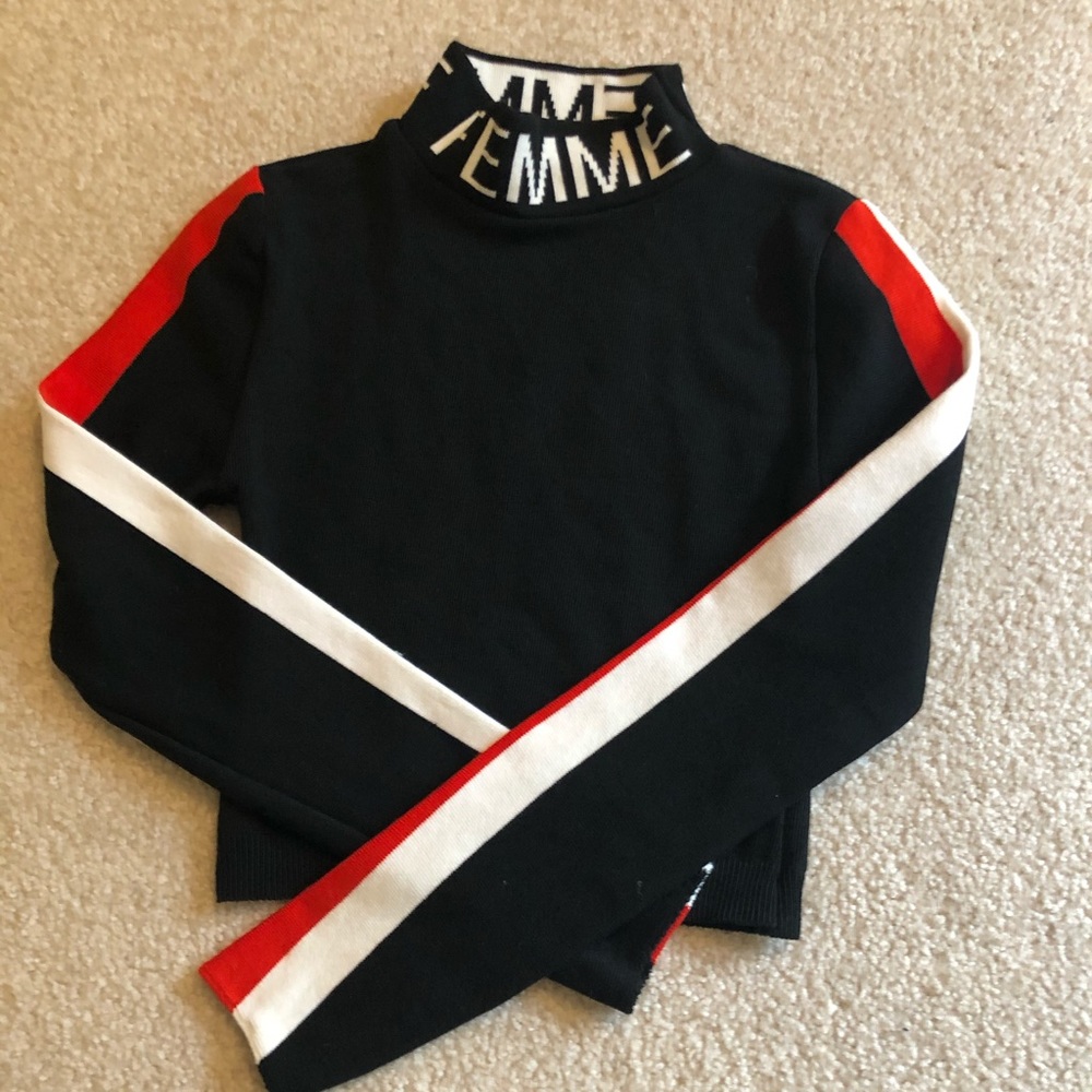 Fashion Nova - cropped long sleeve sweater
